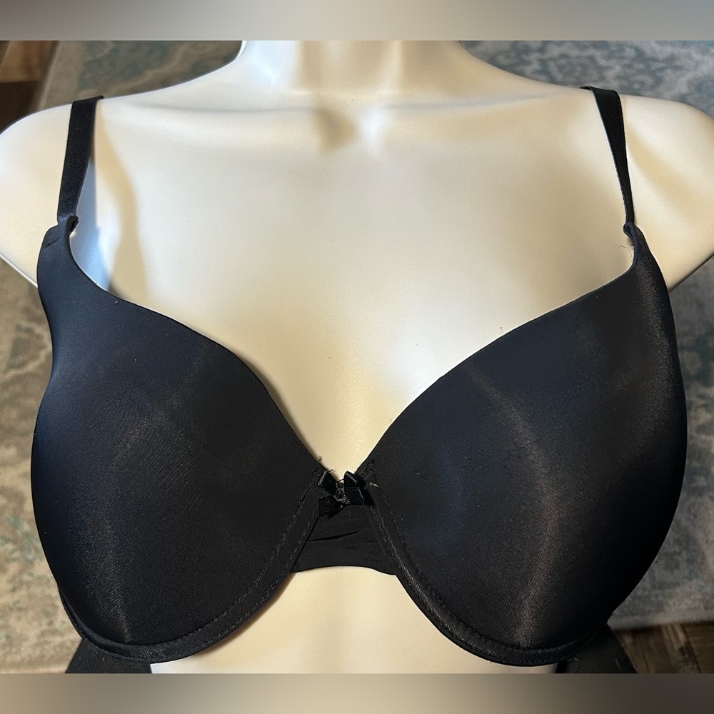 Smooth Black underwire Bra with Padding with center bow Size 36D